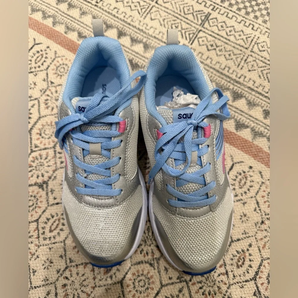 Saucony Little girls Wind FST LTT Silver/Blue/Pink Sz 2